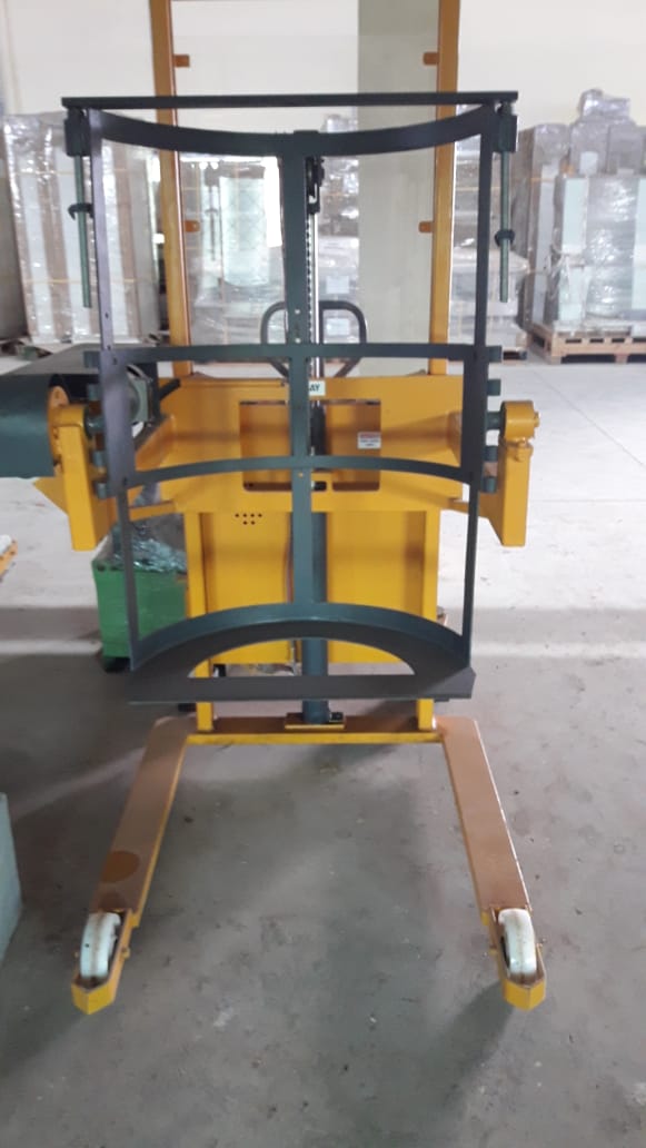 Drum Lifter for Raw Material Handling